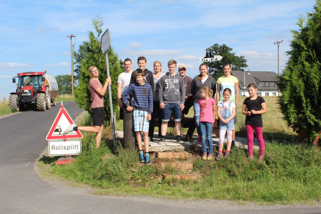 Gruppenfoto der Jugend beim Sommercamp 2015