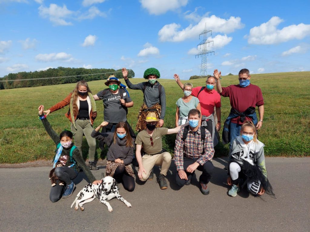 Quer durch den „Bergischen Dschungel“ ging unser Wandertag 2020. Auf dem Weg gab es für uns viele lustige Dschungelprüfungen zu meistern.